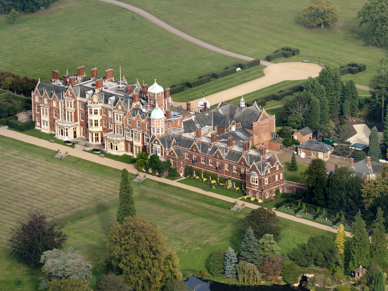 Sandringham_House_from_the_air_(cropped).jpg