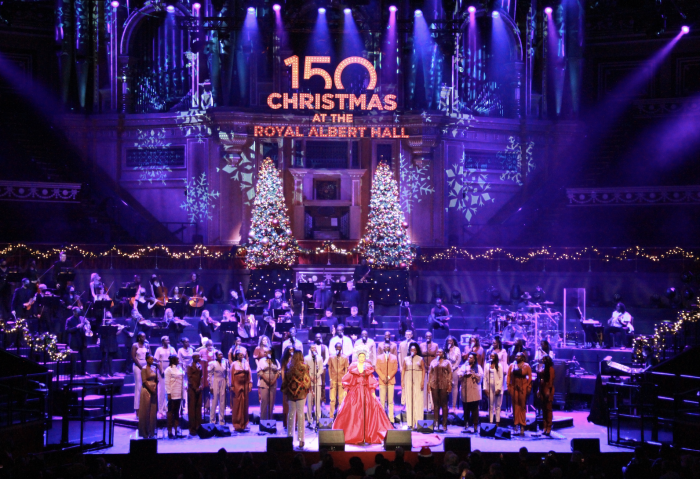 旅英歌唱家王蓓蓓献唱皇家阿尔伯特音乐厅圣诞音乐会 