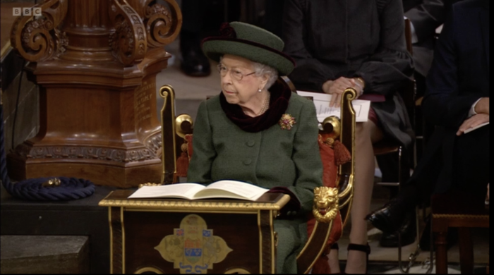 英女王今出席丈夫追思会，精神佳，暂无退位之意！欧洲王室齐到场，不见哈里