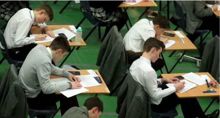 英国2023考试季来了，官宣今年高考更难拿高分！反数学风潮，谁的锅？