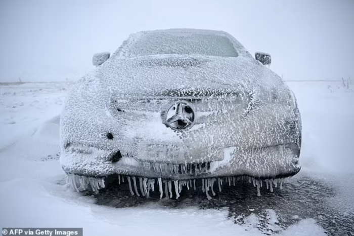 英国遭遇洪水和暴雪双重打击