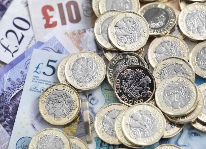 英国央行如期降息25个基点：经济增长面临下行风险