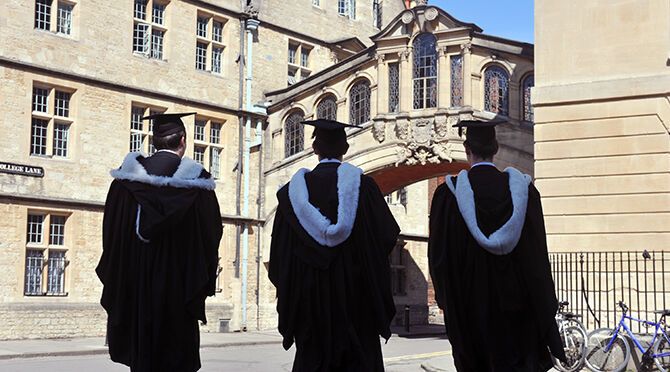 超四成英国大学今夏将陷财政赤字