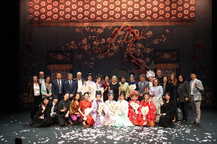 浙江小百花越剧艺术团英德巡演伦敦站圆满落幕：东方戏曲瑰宝闪耀英伦
